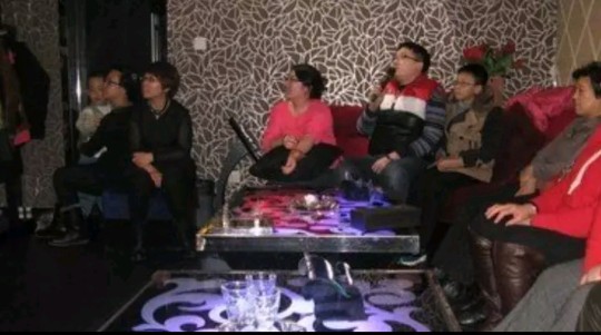 为什么ktv前面要加上量贩,为什么好多ktv写着量贩式