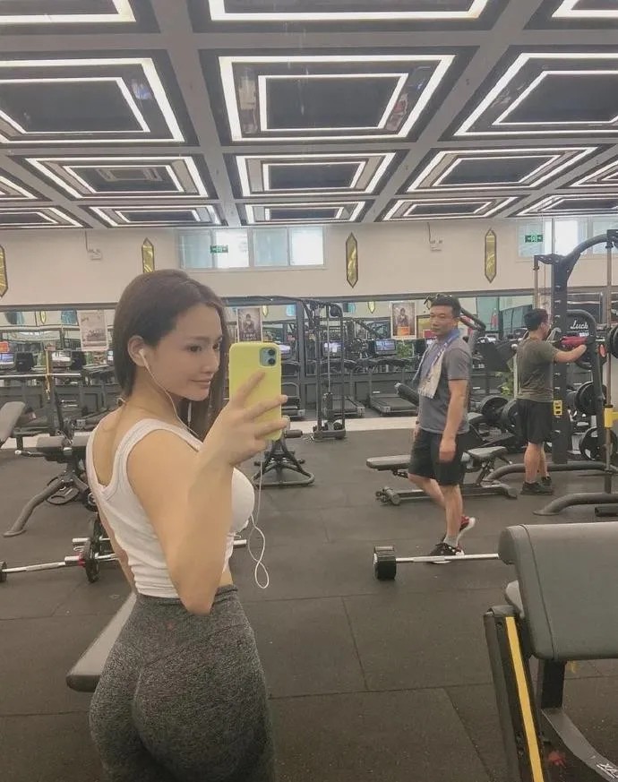 国产96年甜美系学妹上线，爱笑的健身小姐姐是你的菜吗？