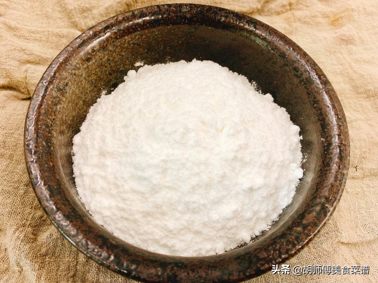 泡打粉和小苏打和酵母粉的区别,酵母粉和小苏打和泡打粉区别