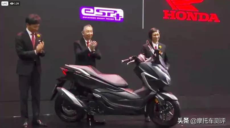 最新！约合人民币3.8w+，HondaForza350泰国上市
