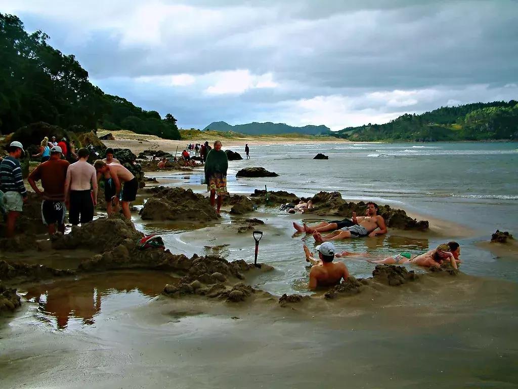 为你收罗全球9大最美温泉，又到泡汤好时节啦~