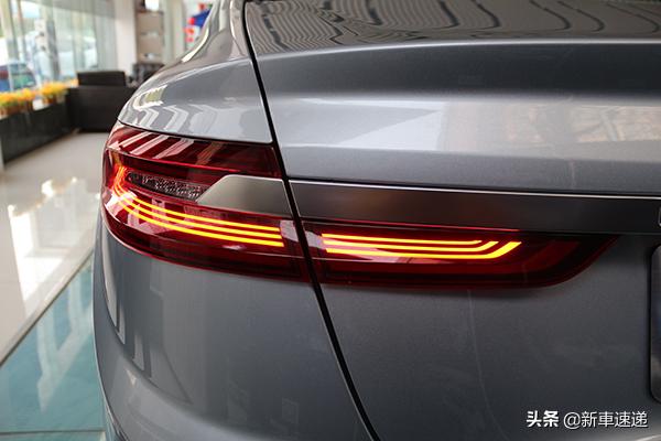 吉利几何a黑顶,吉利几何a黑色车顶加银色车身