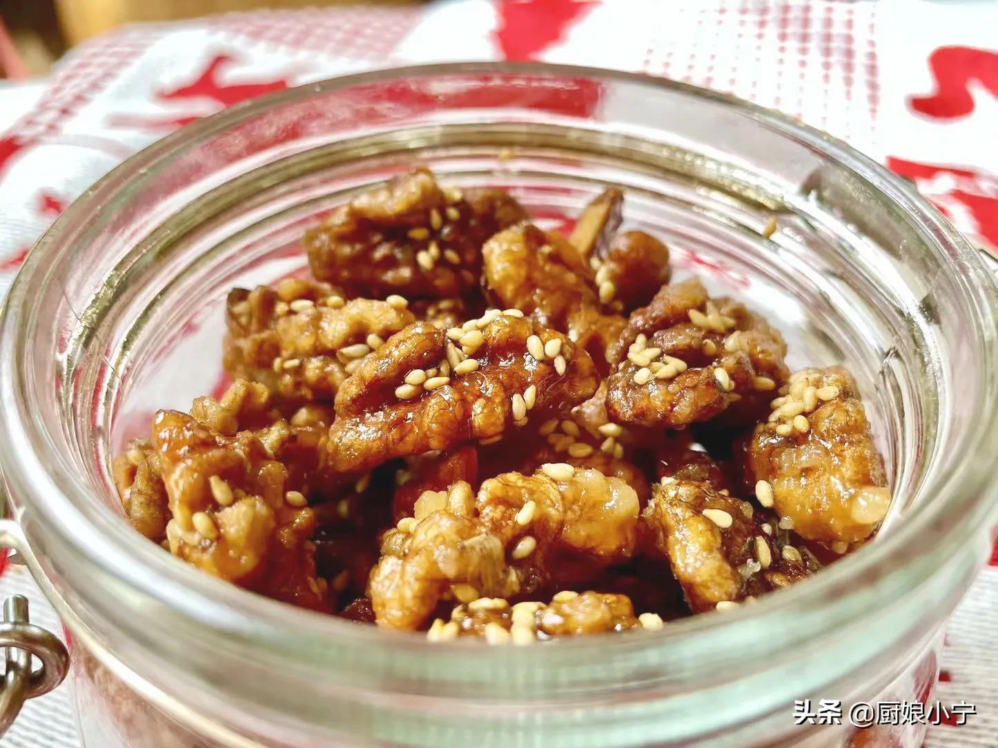 新核桃仁做琥珀核桃的家常做法,琥珀核桃仁怎么剥皮