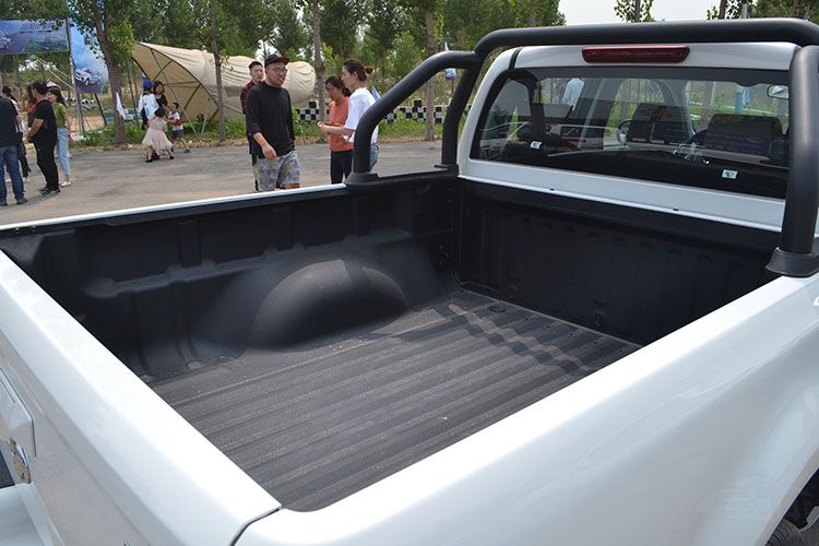 19款长城皮卡风骏7越野视频,中国生产的6驱皮卡