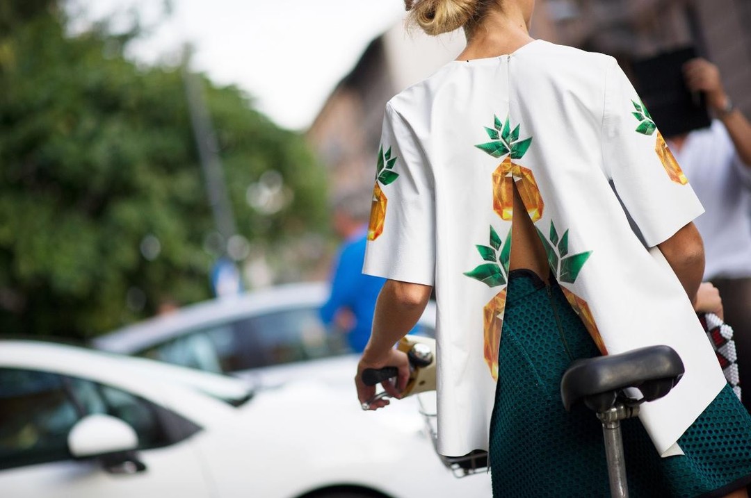 露背怎么穿出美背效果,背肉肉多怎么练