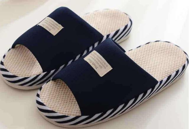 绿色踩屎感软底拖鞋,踩屎感拖鞋和普通拖鞋对比