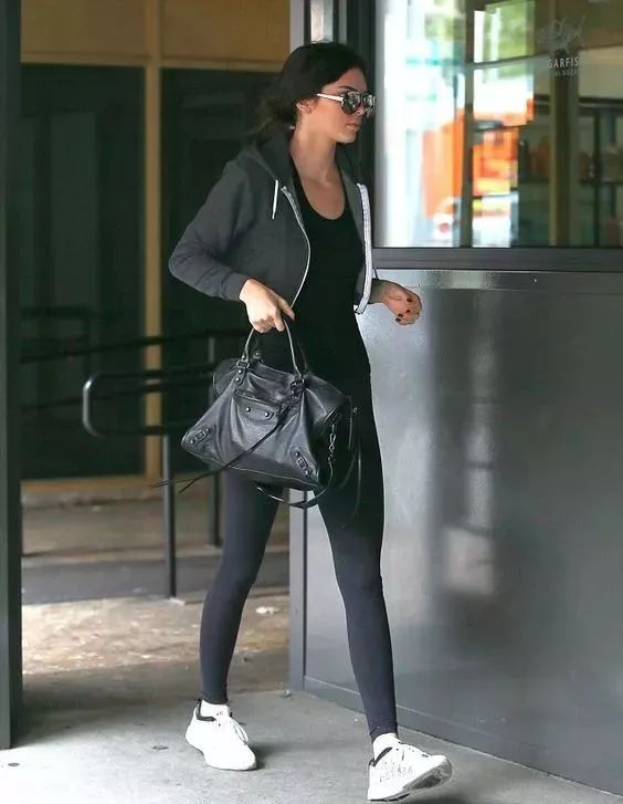 精致女孩一生必备的30个包包,精致女孩包包里必备好物