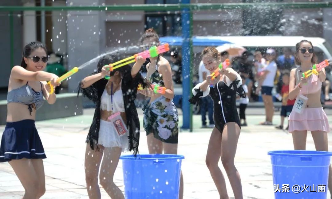 逃离高温“熔炉”，南方的夏天就该玩雪