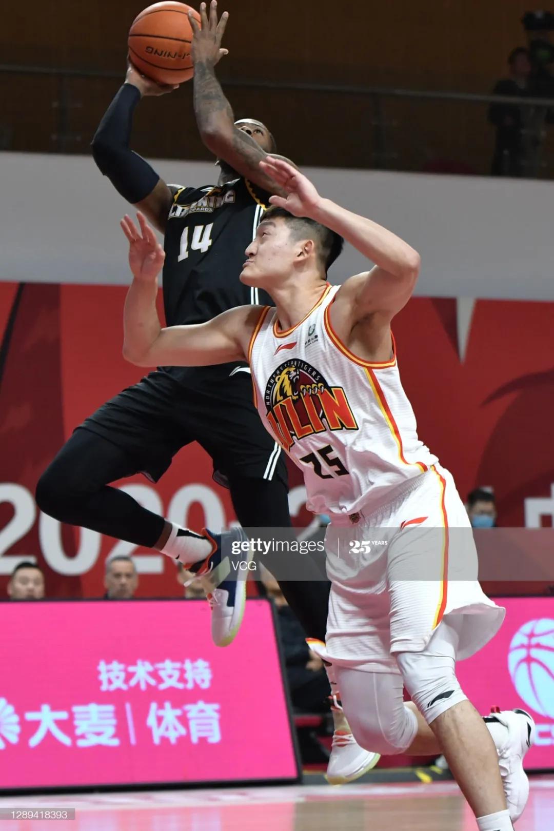 cba球鞋面面观排名,cba球鞋上脚闪击3