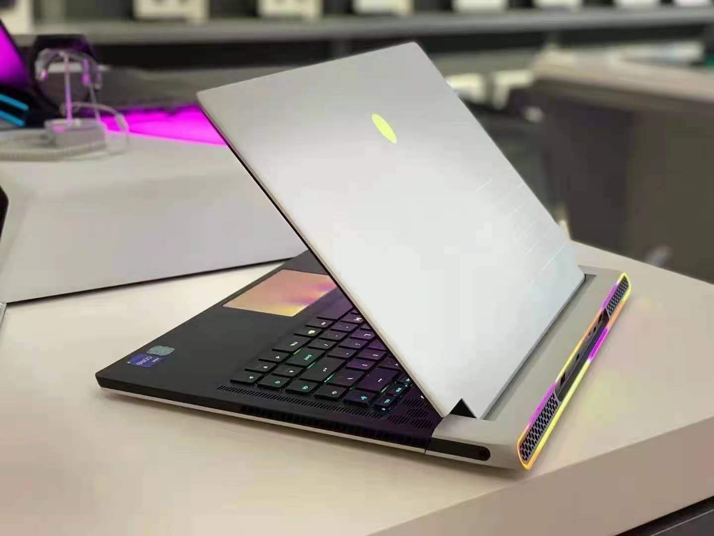 成都外星人笔记本官方旗舰店,上海南京路外星人笔记本