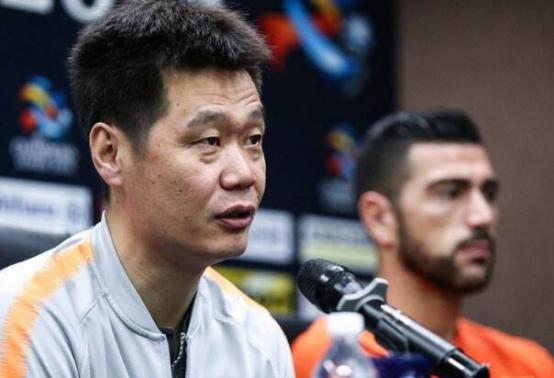 他才是中国足坛最强星二代，曾代表国足亮相世界杯，如今成名帅