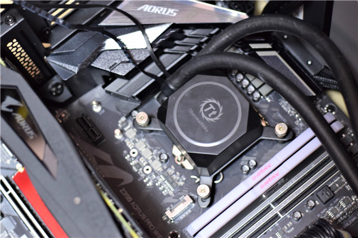 tt冰龙240水冷是12v的还是5v的,一体水冷怎么选择