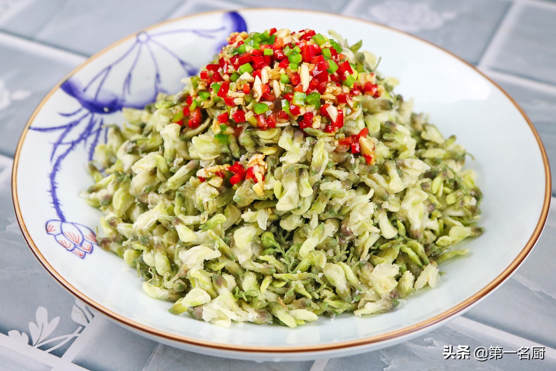 原来饭店是这样蒸槐花的，清香软嫩，不粘不坨，看完长知识了