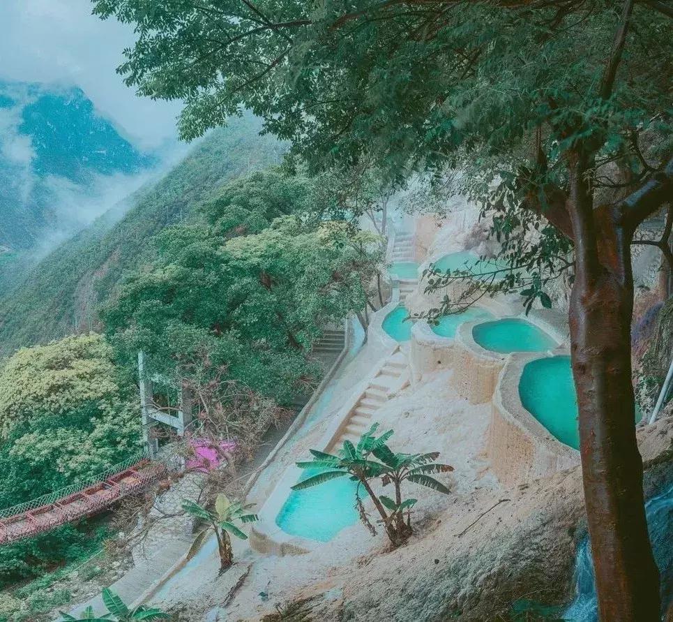 为你收罗全球9大最美温泉，又到泡汤好时节啦~