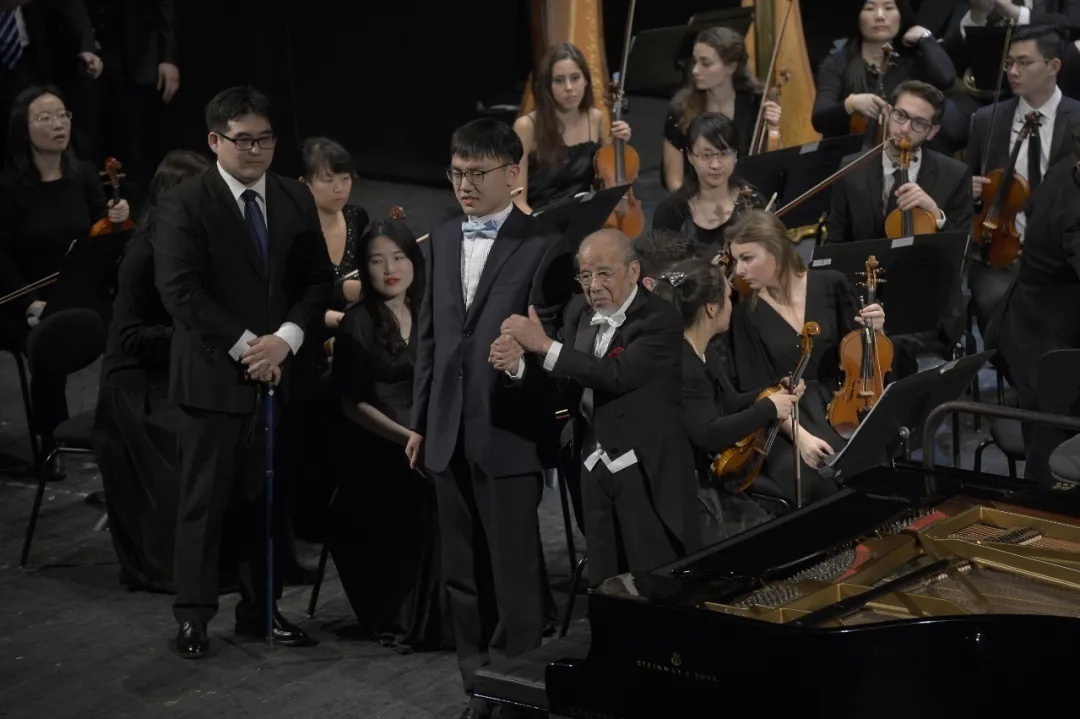 万千首旋律背后，流动的世界，真实的「人」