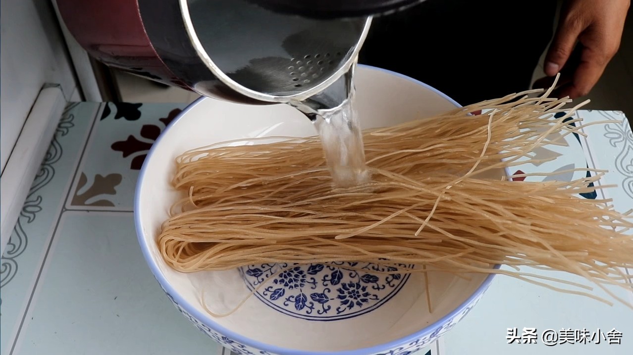 酸辣粉最简单做法酸辣爽口又过瘾,酸辣粉酸辣爽口的红薯粉