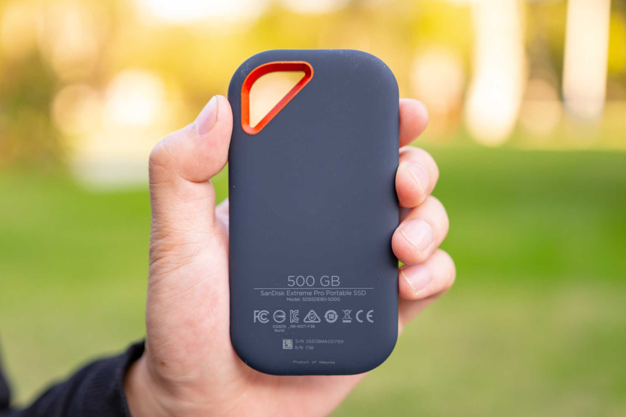 千兆传输速度移动硬盘,闪迪至尊高速固态硬盘4k读写速度