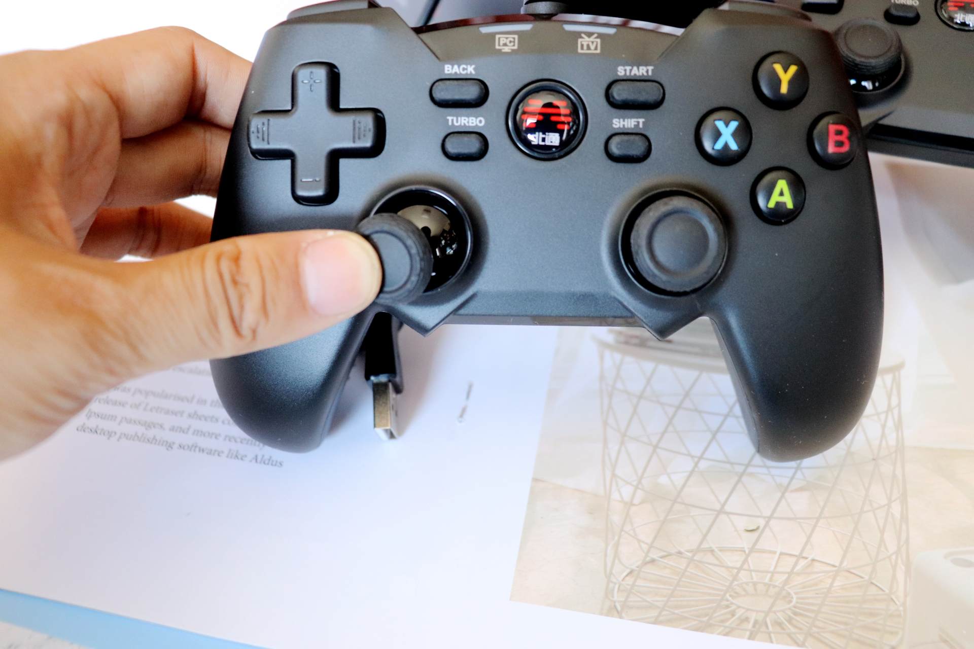 享用游戏的乐趣,北通蝙蝠4手柄怎样控制游戏