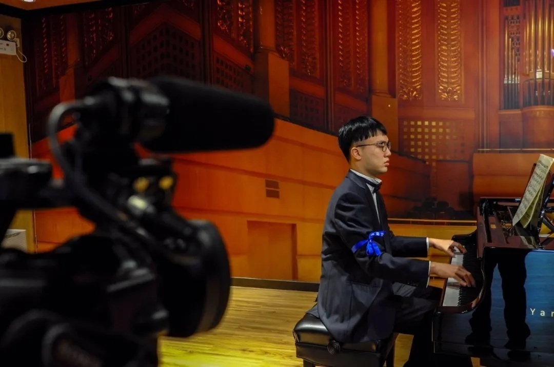 万千首旋律背后，流动的世界，真实的「人」