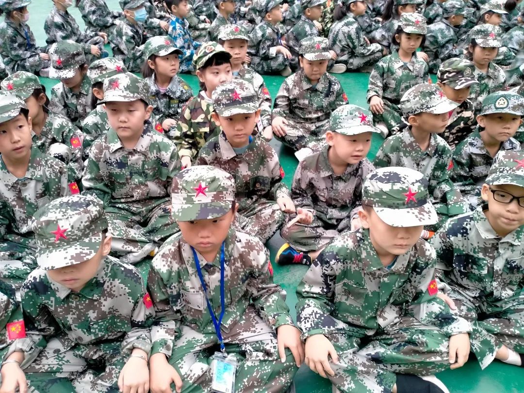 “我是小小兵祖国在我心”一年五班国防教育活动