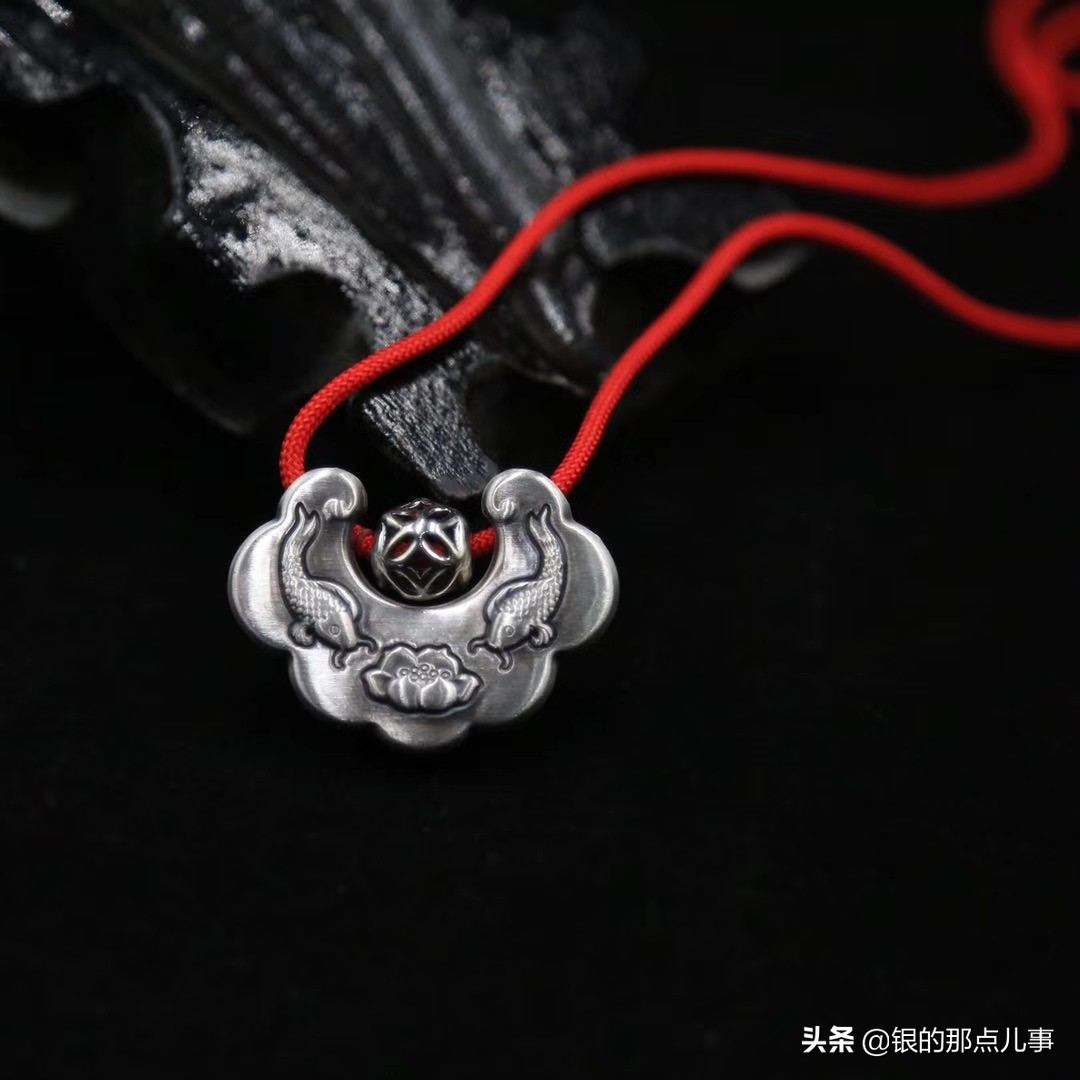 长辈送的银锁能送人不,小银锁可以自己买给自己戴吗