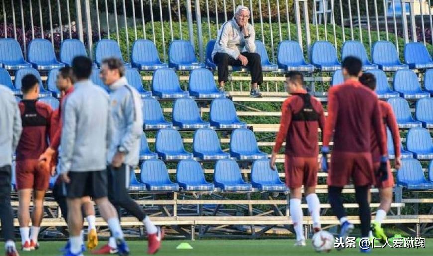 直播国足对韩国比赛,国足对阵韩国备受争议的判罚