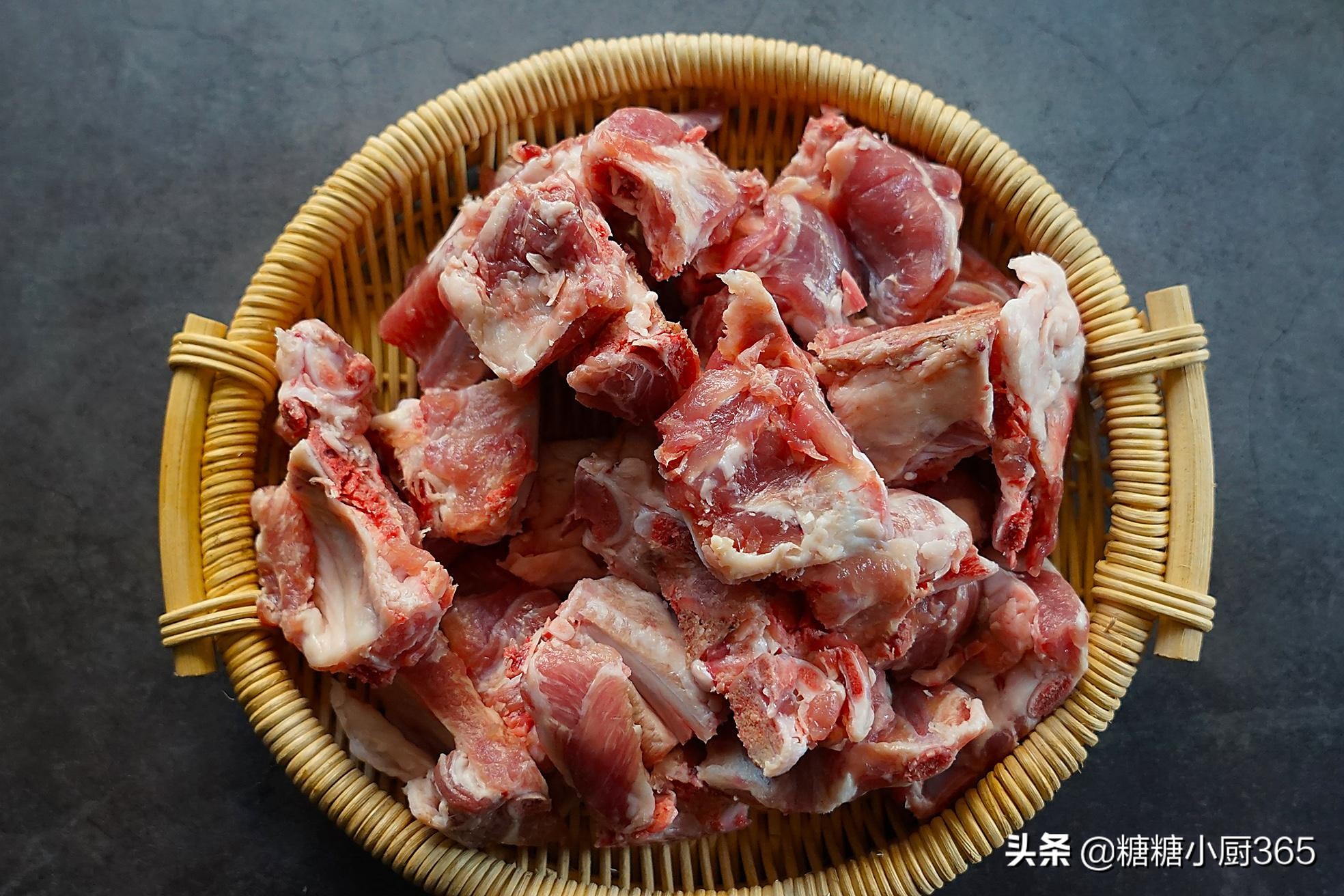 做糖醋排骨排骨不够怎么办,做糖醋排骨不会炒糖色