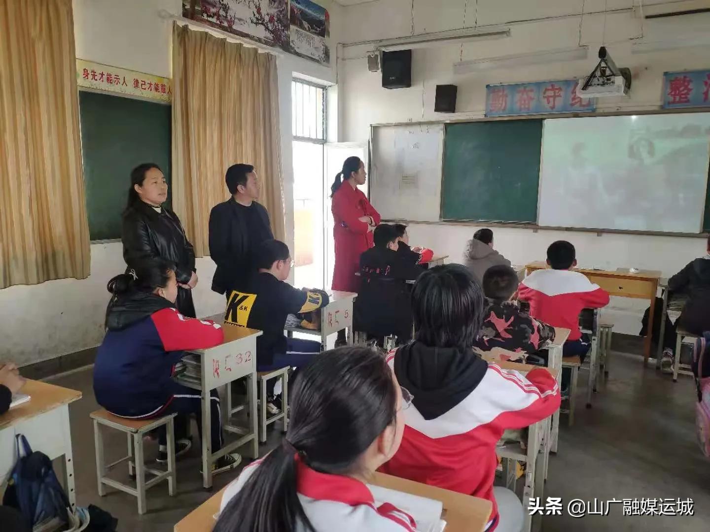 山西省芮城县南磑中心小学赏艺术作品传红色基因做*党**的红孩子