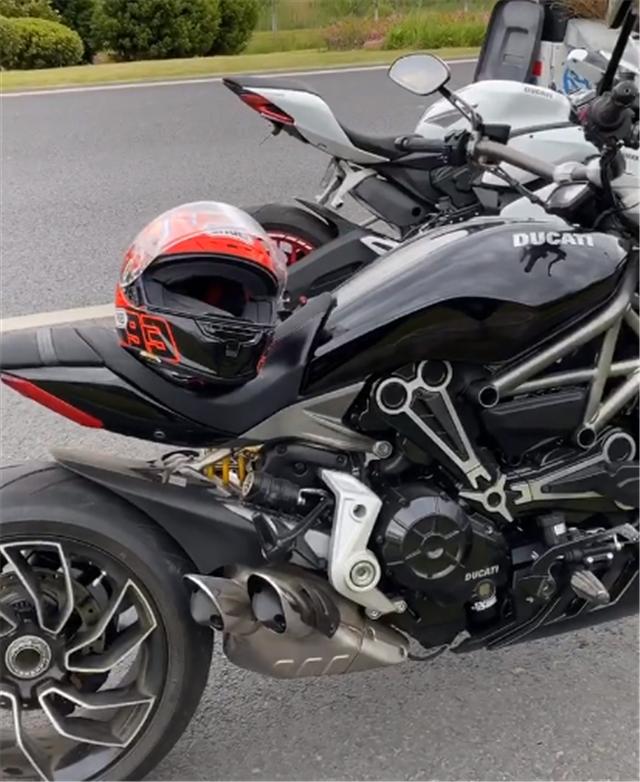 杜卡迪大魔鬼牌照挂哪里,杜卡迪要上什么车牌