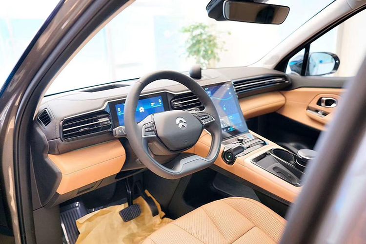 体验了蔚来ES8，不吹不黑，它有哪些优缺点？真有那么糟糕？