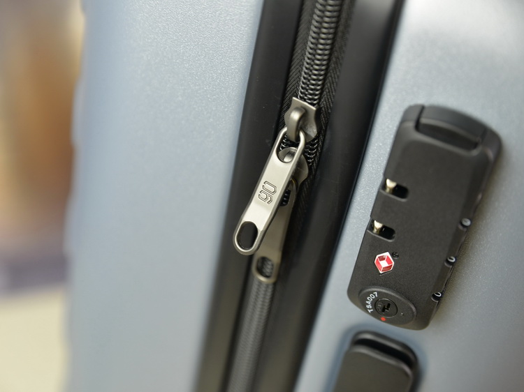 90分七道杠旅行箱体验：商旅两用，推拉更轻松