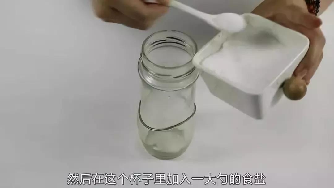 杯子内壁难清洗一招教你轻松解决,两三年没用的杯子如何清洗的干净