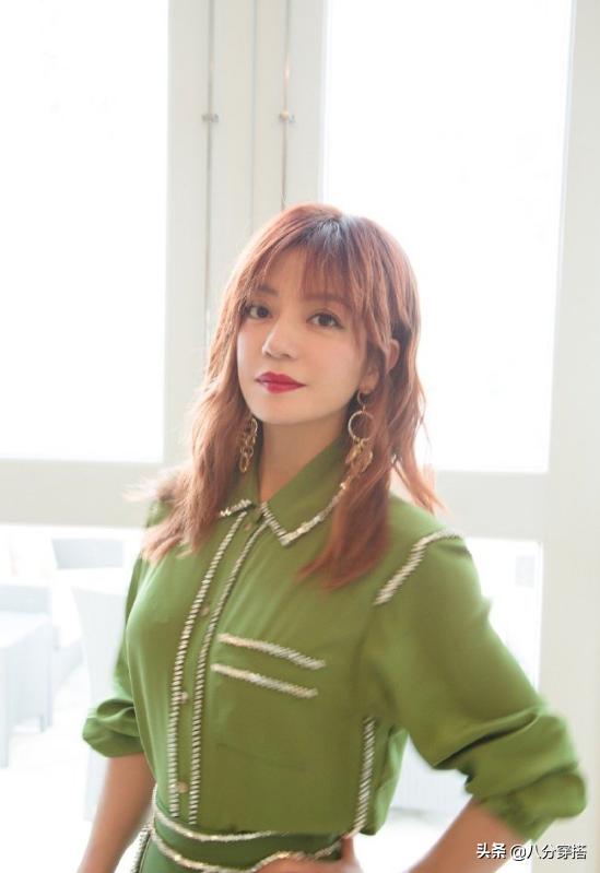 44岁赵薇穿皮衣搭配,40岁赵薇减龄穿搭