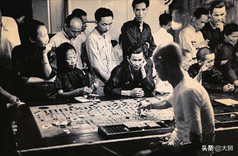 旧天津卫的赌徒有狠招，敢押身上一样物品，便可月月有钱拿