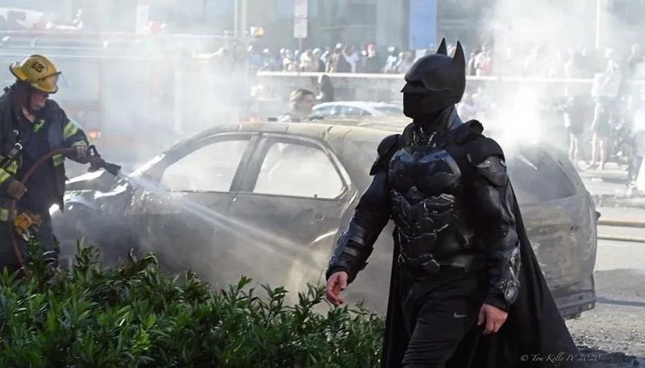 布鲁斯韦恩的蝙蝠车,布鲁斯韦恩开蝙蝠车