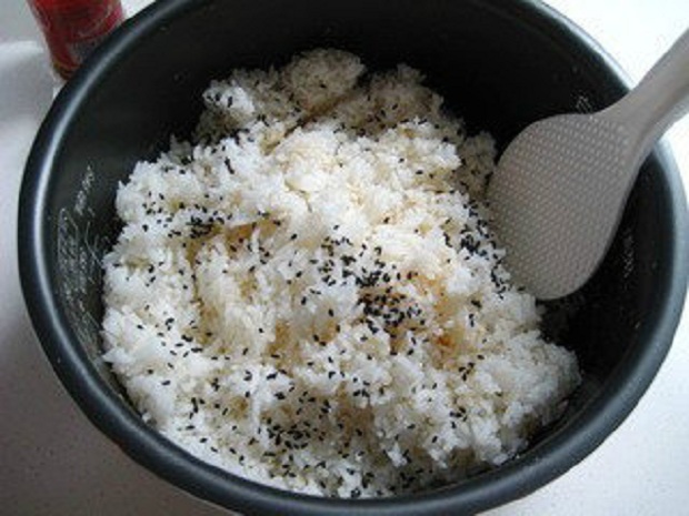 家里只有剩饭和鸡蛋怎么做饭团,家里只有剩饭怎么做好吃的饭团