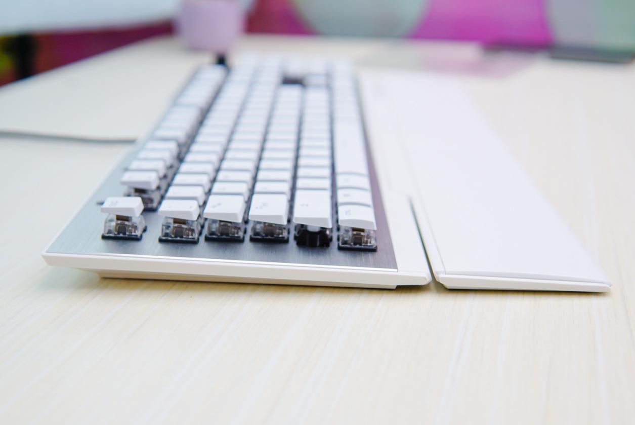 冰豹vulcan光轴键盘,冰豹发布吃鸡电竞机械键盘泰坦轴