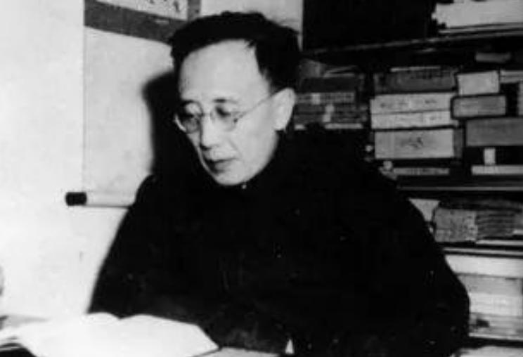 郭沫若嘲讽鲁迅“衣冠*兽禽**”，鲁迅五个字回应郭沫若，形象又贴切