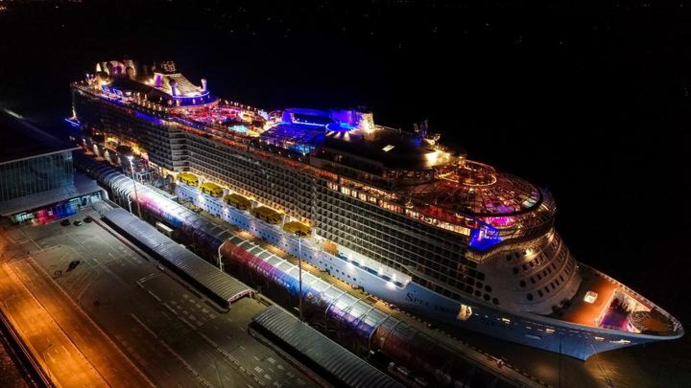 张翰王丽坤街头拍戏共赴海洋之城,张翰王丽坤同船共渡