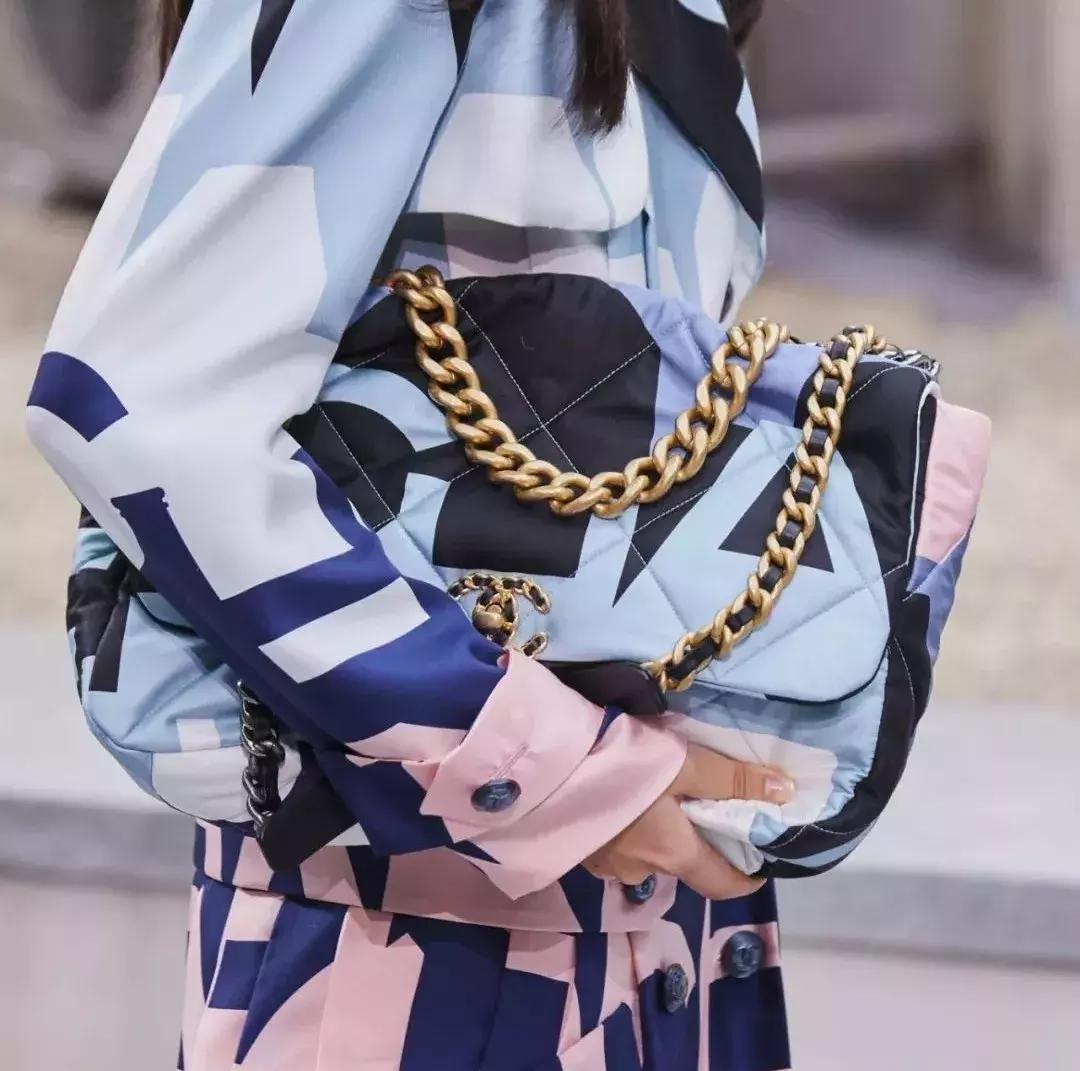 香奈儿新款手袋街拍,香奈儿经典手袋粗花呢