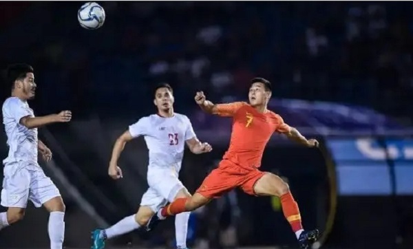 国足3:1完败越南中国足球路在何方,国足生死战2-0力克菲律宾获两连