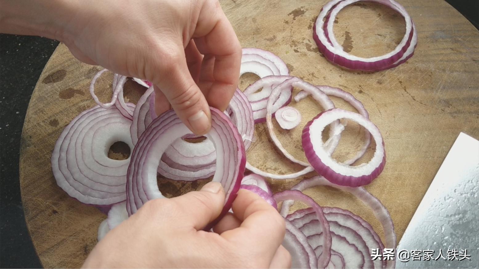 营养早餐简单做，1个洋葱3个蛋，楼下摆摊超火的鸡蛋香饼，真好吃