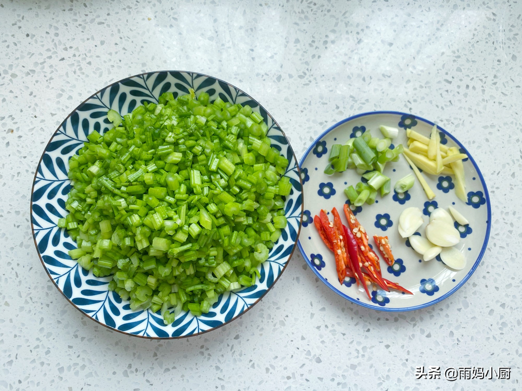 芹菜炒肉渣怎么做不出水,芹菜炒肉渣的做法步骤图