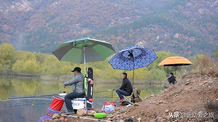 野钓鲫鱼双钩在水下的最佳状态,钓鲫鱼双钩在水底什么状态最好