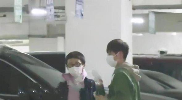 绯闻对象有男有女，但45岁感情仍成谜，他到底在顾忌什么？