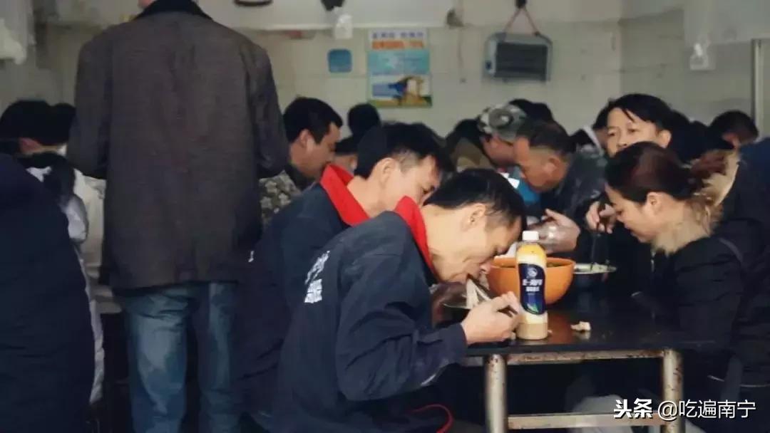 南宁西乡塘最好吃的猪脚粉在哪里,南宁这家二十年不倒的粉店