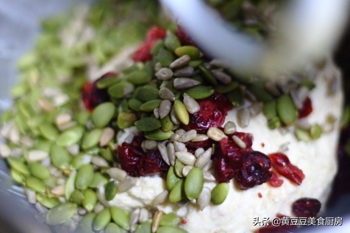 不用揉面粗粮坚果面包,零失败早餐面包