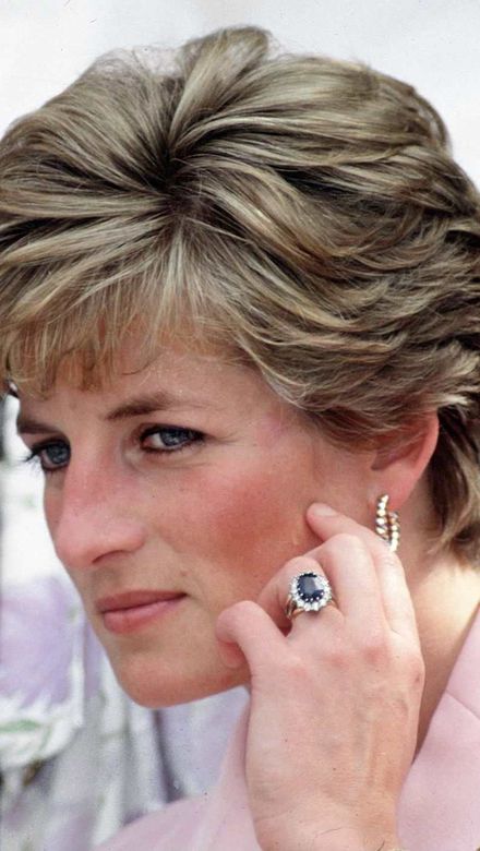 王室蓝宝石戒指,王室钻石戒指