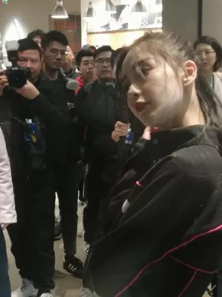 林允美白秘籍是坚抹身体乳！评测英皇室百年牌子身体乳有多好用？