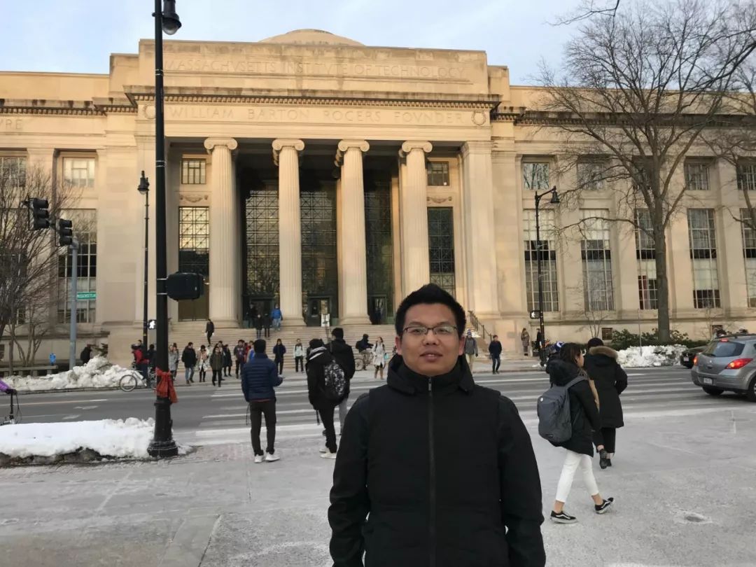 一群博士硕士，动不动“鬼混”到半夜，却干成了件人人称赞的事